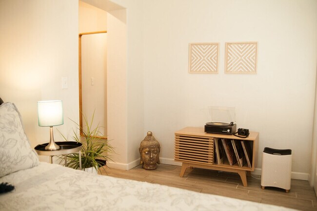 Building Photo - 1314 S 8th Ave