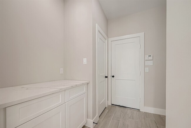 Building Photo - 8128 Chateau St
