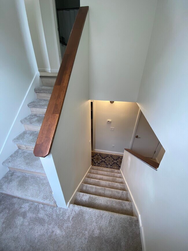 Building Photo - 5422 Larkspur Cir