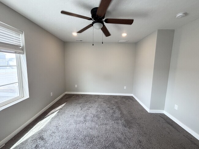 Building Photo - A - 153 E Brushy Canyon St - 1