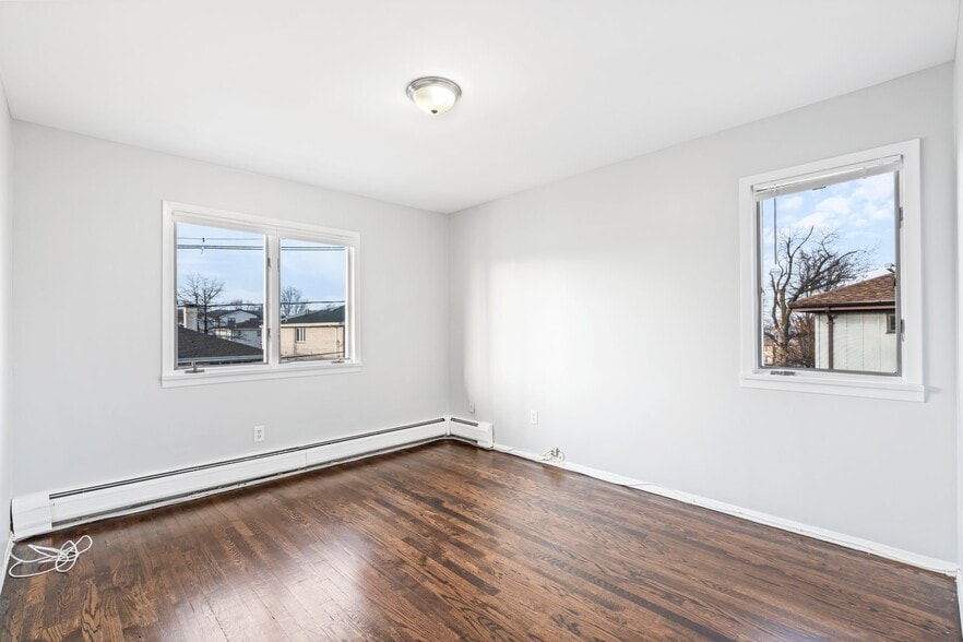 Building Photo - 15 Hillcrest Ave