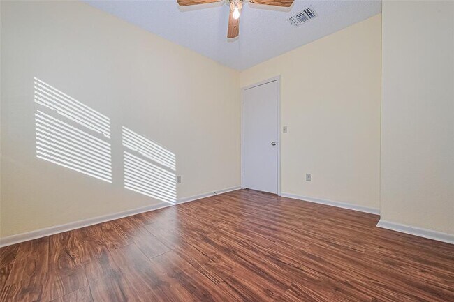 Building Photo - 5127 Smokey River Dr