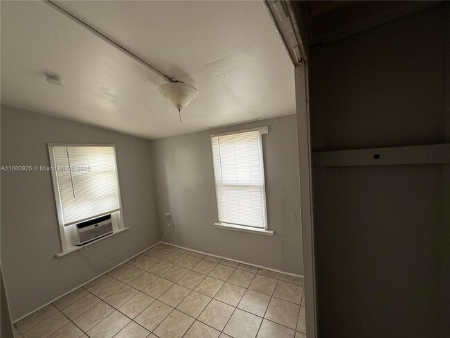 Building Photo - 532 Foote Ct