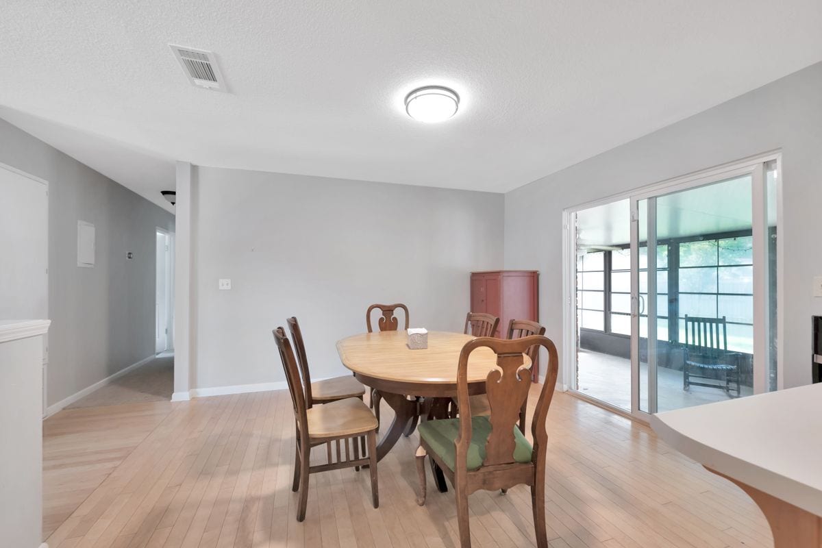 Building Photo - 1126 Coral Dr