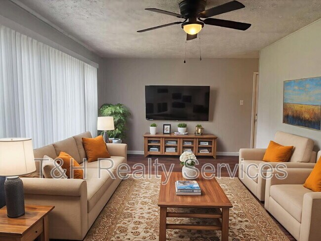 Building Photo - 636 Park Dr