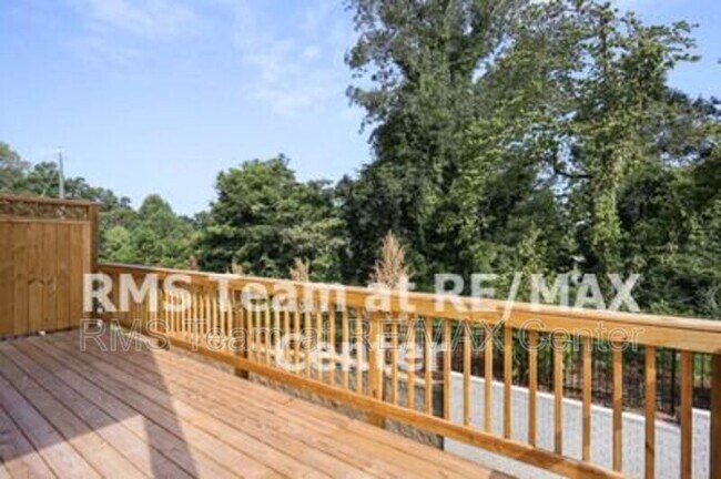 Building Photo - 1650 Mountain Top Ln