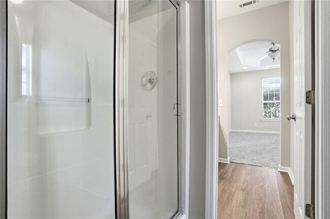 Building Photo - 405 Chadwick Cmns