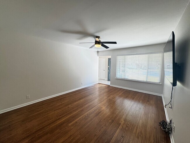Building Photo - Updated 3 bed 2 bath with outdoor living area in Richardson!