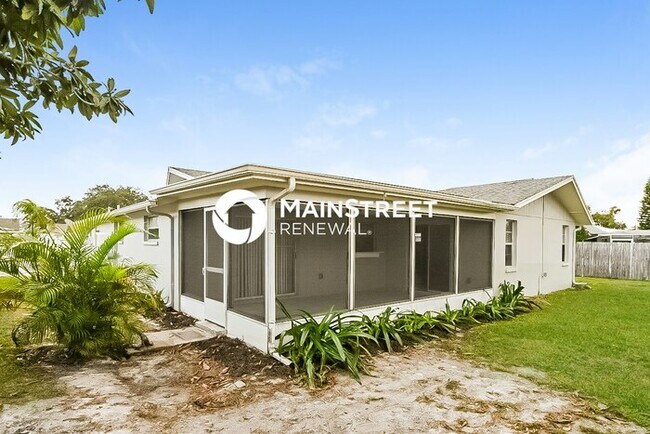 Building Photo - 2 Bedroom Pet-Friendly Home in Port Richey...
