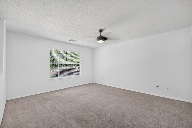 Building Photo - 1806 Oak Ridge Dr
