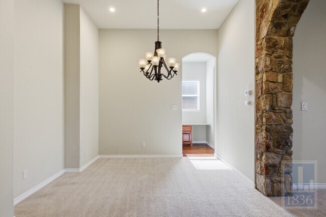 Building Photo - 15105 General Williamson Dr