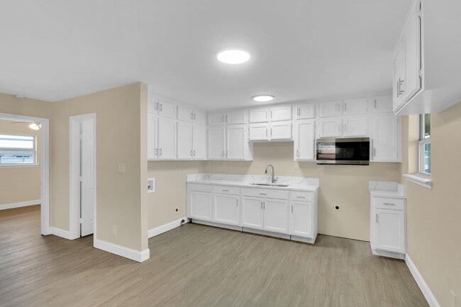 Building Photo - 701 George Hopper Rd