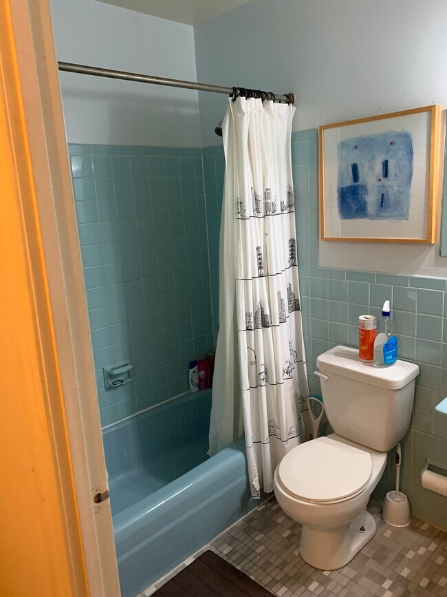 Building Photo - 603 G St SW