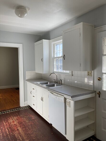 Kitchen - 838 Shober St