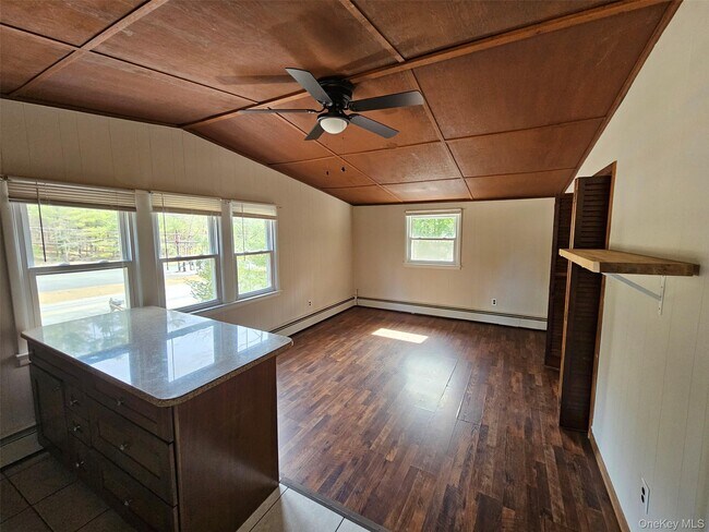 Building Photo - 639 State Rte 55