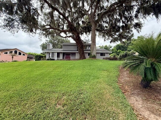 Building Photo - Large and Stunning 2700sqft Newly Renovated 3BR 3BTH!