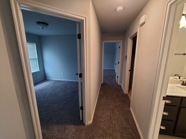Building Photo - Open floor plan, Fridge included, fully fenced yard, neighborhood playground.