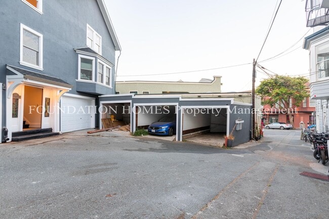 Building Photo - Newly Remodeled - Luxury Finishes - Downtown - 1BR/1BA - FOUNDATION