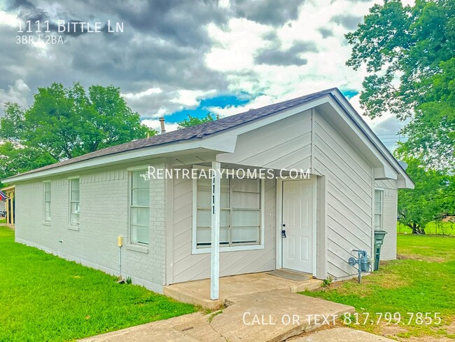 Primary Photo - 1111 Bittle Ln