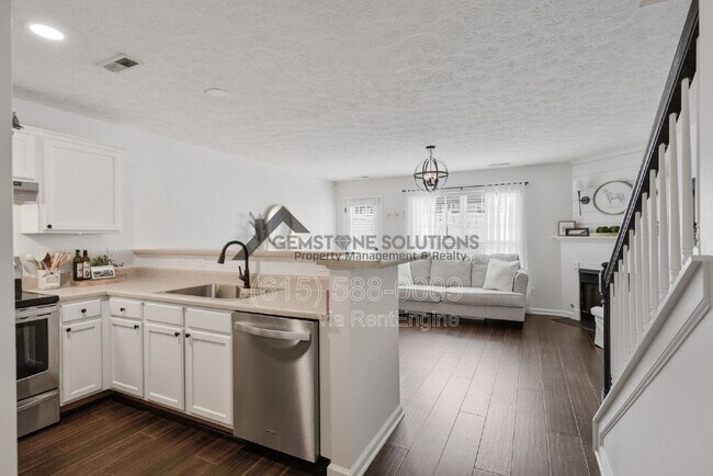 Building Photo - 7111 Lenox Village Dr