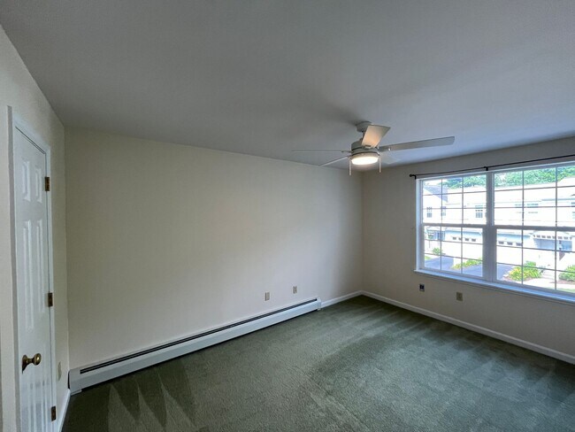 Building Photo - Spacious  South Burlington Townhouse for Rent - Available 7/1