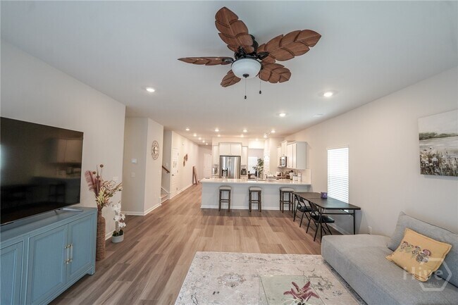 Building Photo - 109 Binscombe Ln
