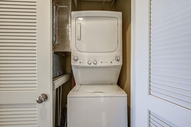 Building Photo - 15100 Front Beach Rd