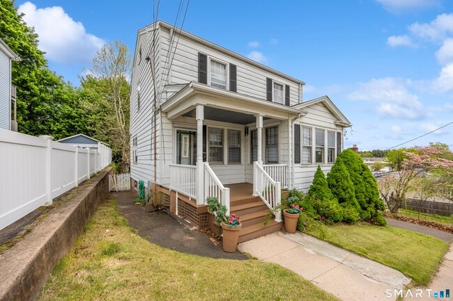 Building Photo - 19 Cumley St