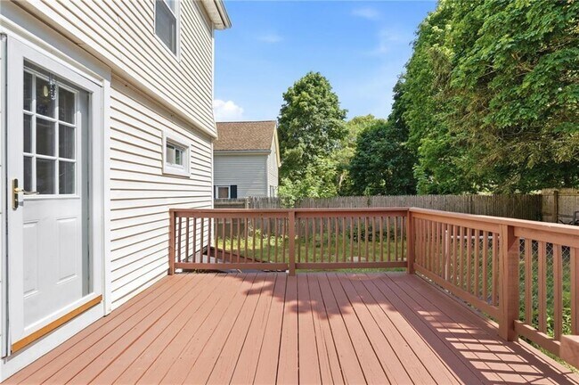 Building Photo - 515 Davisville Rd
