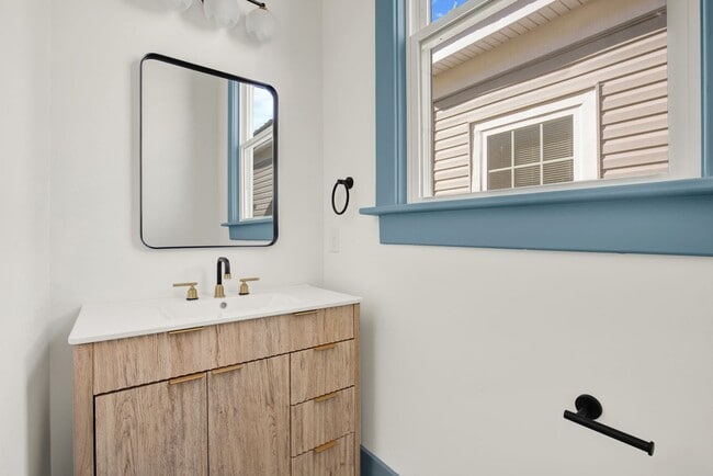 Building Photo - Eastside Beauty