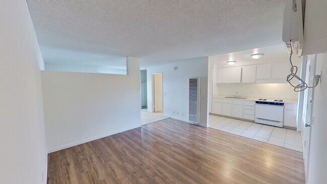 Building Photo - 555 N Tustin Ave