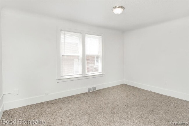 Building Photo - 12123 Santa Rosa Dr