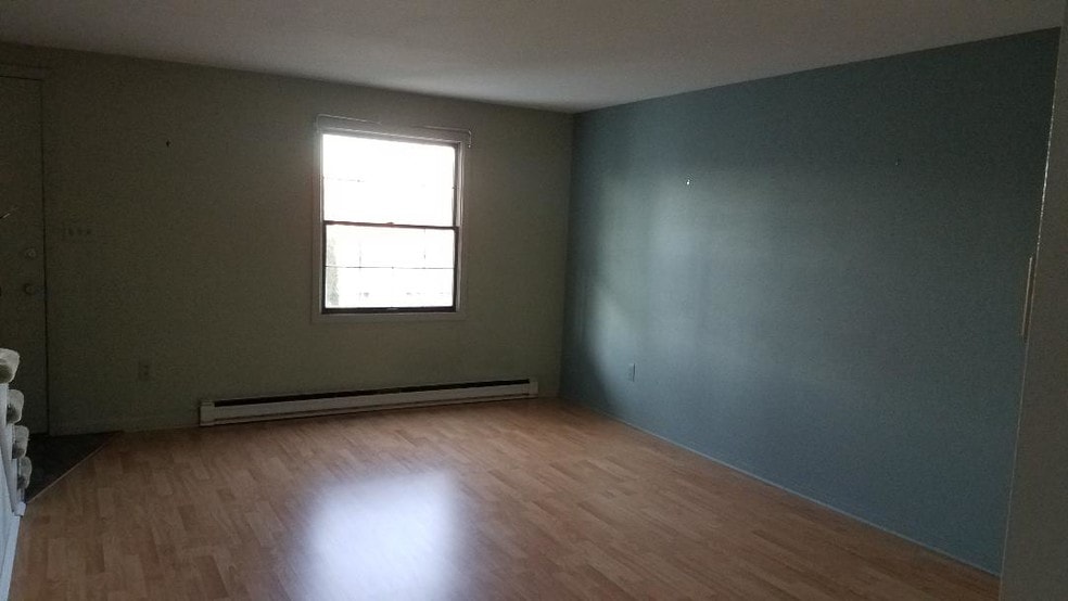 living room - 605 Peach View Ln