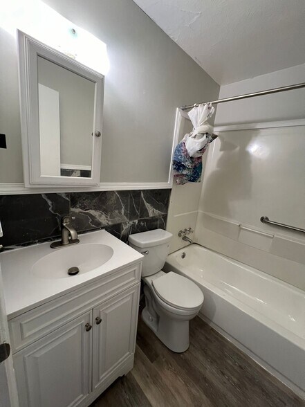 Building Photo - 4729 E 173rd St