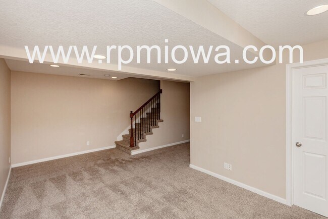 Building Photo - ESTABLISHED NEIGHBORHOOD!!! 4 Bedroom, 3 Bath Home in Ankeny