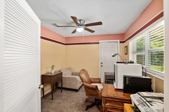Building Photo - Beautiful 4/3 home With Attached Mother In...