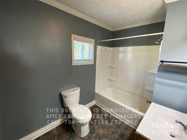 Building Photo - 303 Southern St