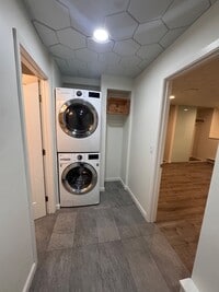Building Photo - 580 Wesley Ave