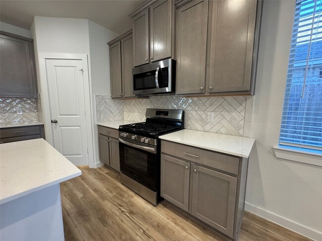 Building Photo - 31138 Myers Hvn Ln