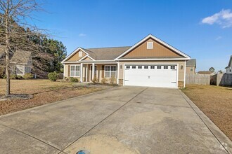 Building Photo - Carolina Plantations Ranch with fenced yard!