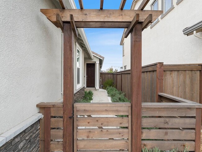 Building Photo - 8333 Kyler Rd