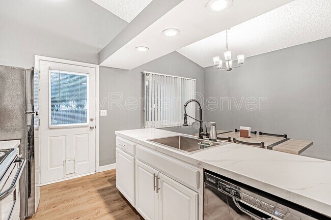 Building Photo - 18747 E Carmel Cir
