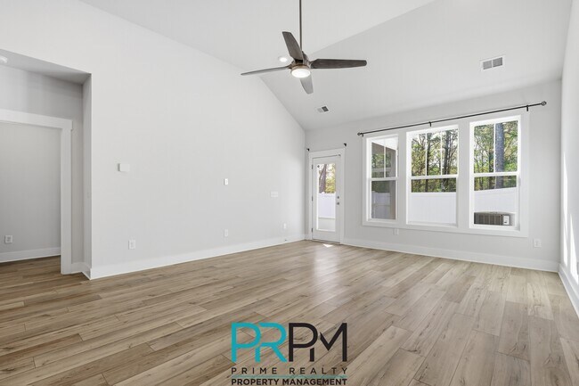 Building Photo - 6 Thornfield Dr