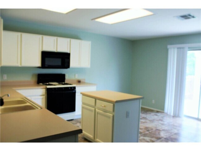 Building Photo - 1806 Lloydminister Way