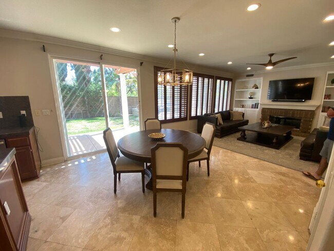 Building Photo - Luxurious 4 Bedroom Fullerton House For Re...