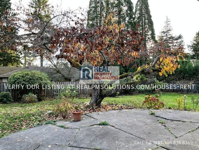 Building Photo - 9880 SW Melnore St