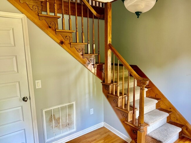Building Photo - 3053 Woodale Cir