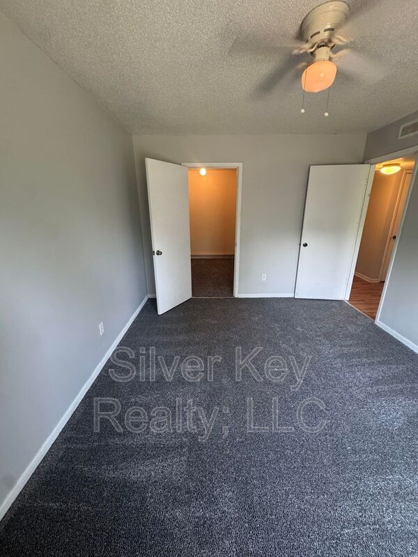Building Photo - 311 Sunset Dr