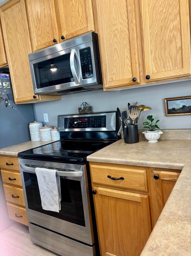 Building Photo - GORGEOUS Townhome!!!