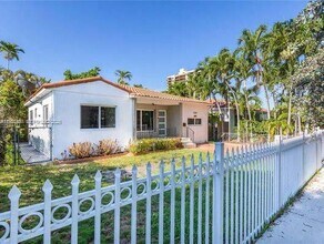 Building Photo - 2520 SW 22nd Terrace